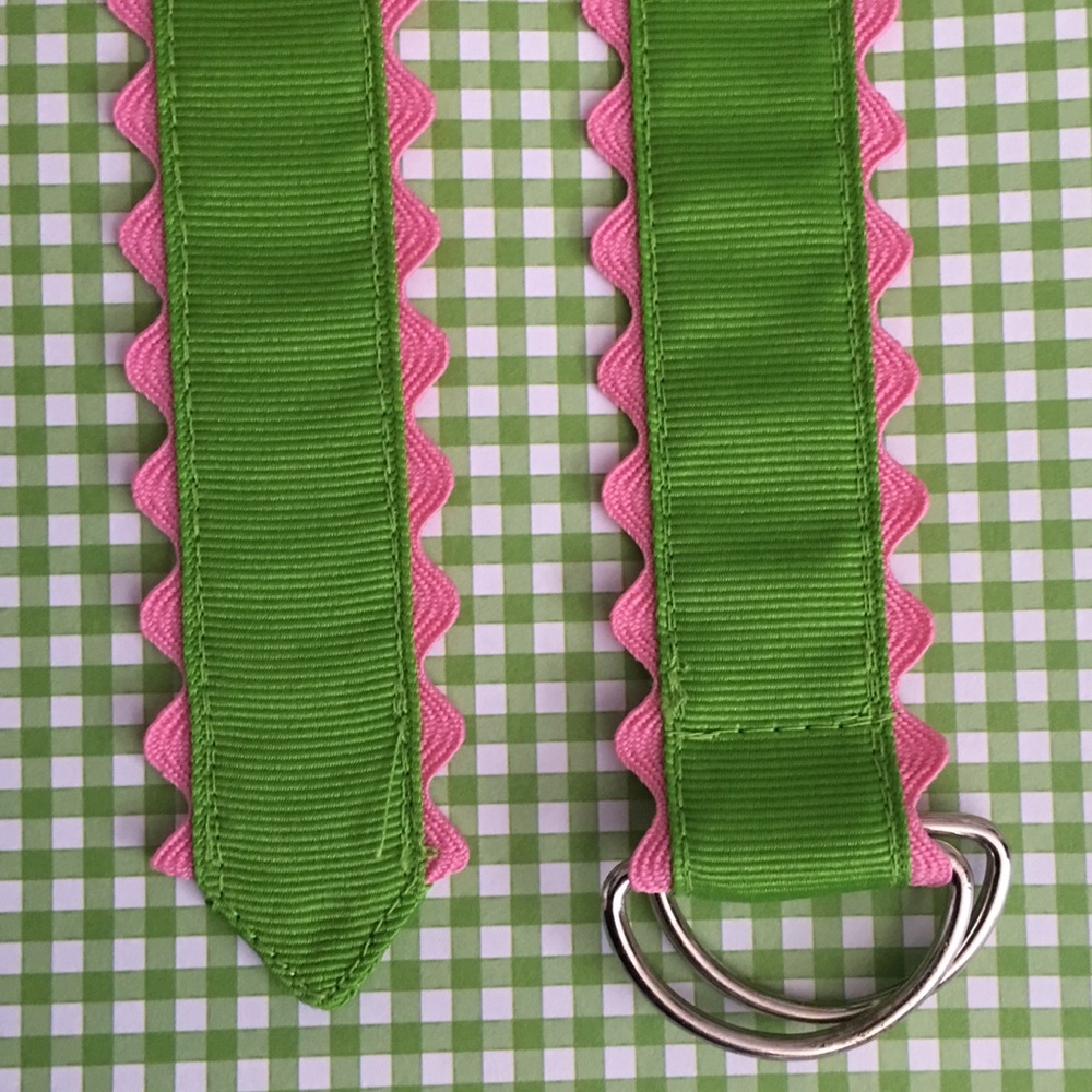 Kids grosgrain belt with Ric Rac trim.